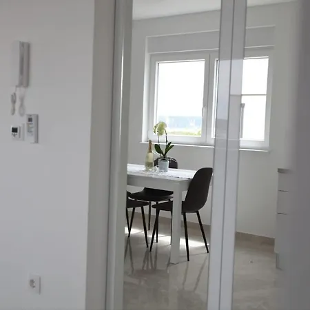 Sunset Apartment *